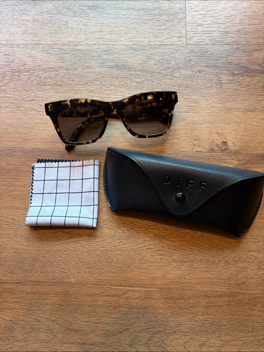 DIFF Eyewear “Bradley” Tortoise Cat Eye Sunglasses